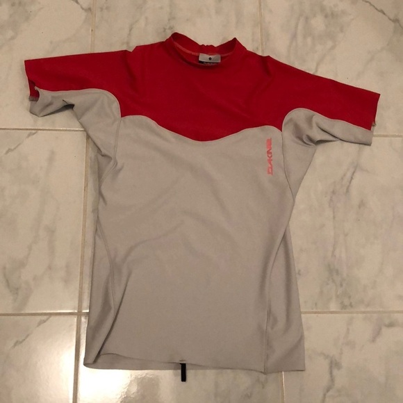 DAKINE ladies rash guard top. EUC! - Picture 1 of 6